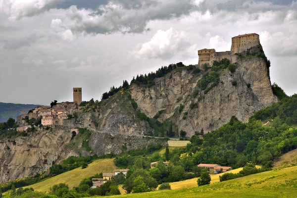 Romagna  terra castelli rocche dalla storia antica Soc  Agr  Guidi