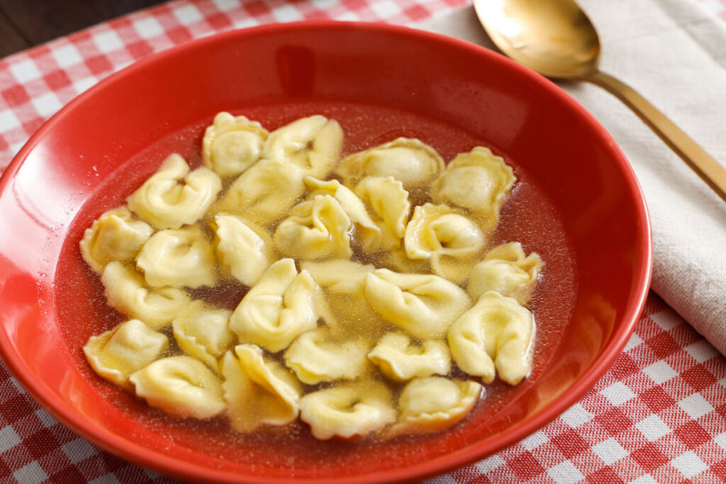 ravioli di cappone in brodo