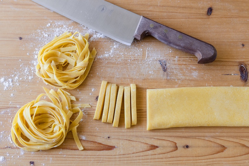 come-si-fanno-le-tagliatelle-con-carciofi