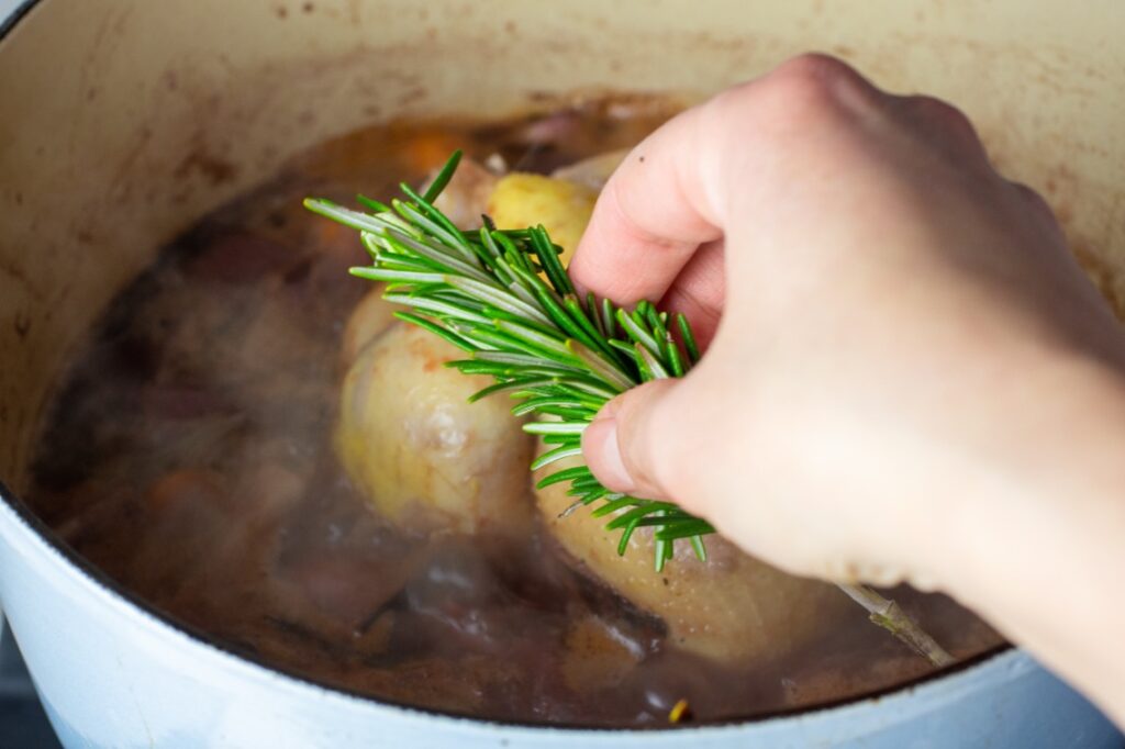 fasi-galletto-bourguignon-ricetta