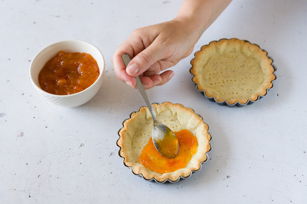 tartelletta-albicocche-con-crema-pasticcera-alla-mandorla