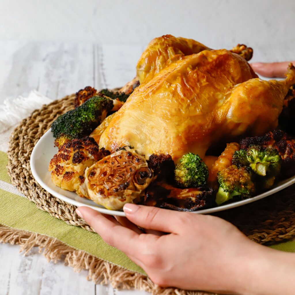 Pollo della domenica arrosto con cavolfiori e broccoli