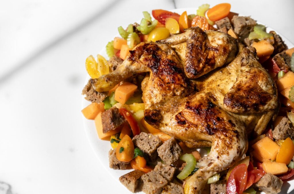 Galletto con panzanella di frutta e verdura